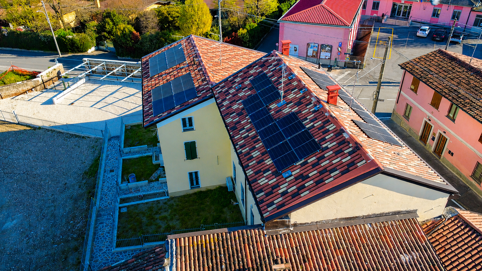 Impianto fotovoltaico su tetto residenziale